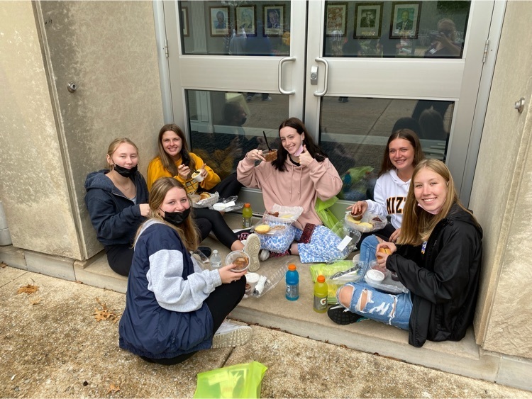 Class of 22 seniors at Lunch on the Lawn